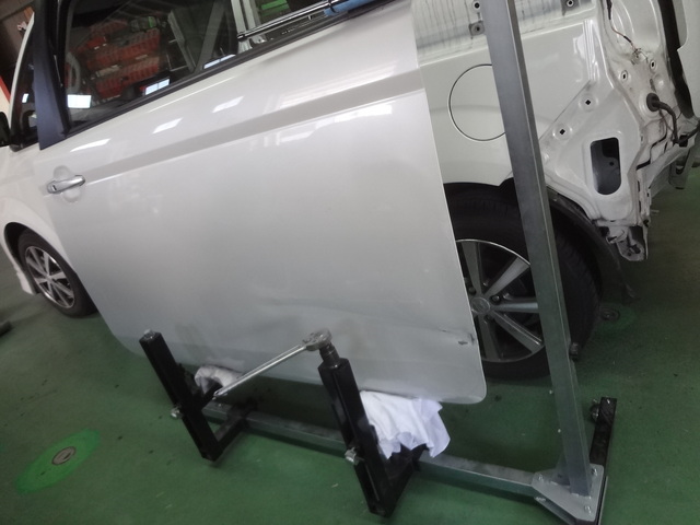スライドドア交換_スペイド(DBA-NCP141)_1.JPG