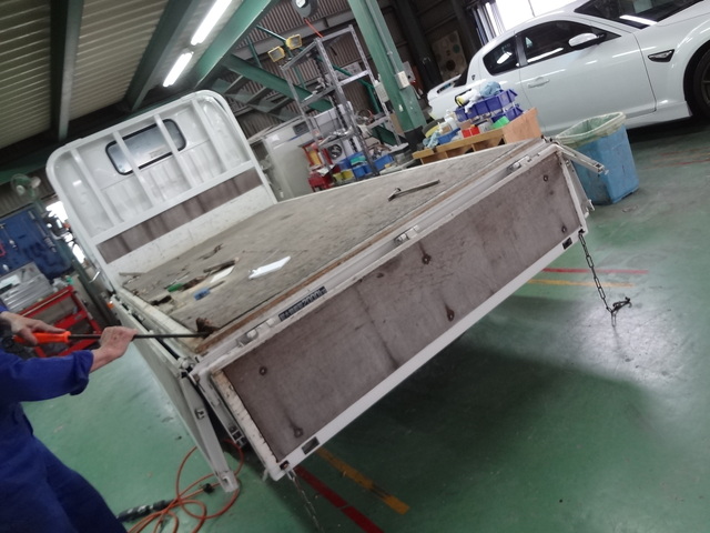 トラック荷台補修_ダイナ(BDG-XZU308)_1.JPG